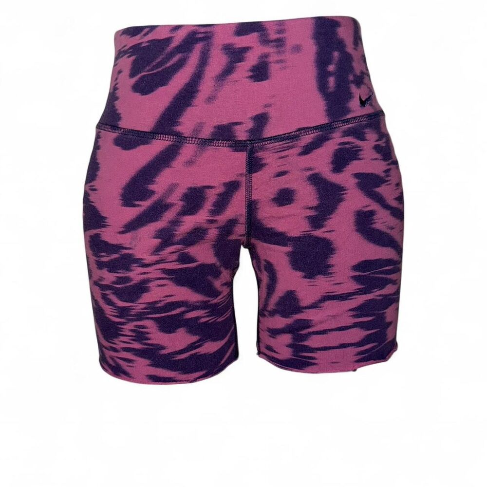 Nike Women's Purple and Pink Shorts